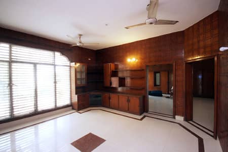 1 KANAL UPPER PORTION WITH SAPRATE GATE FOR RENT IN DHA PHASE 1