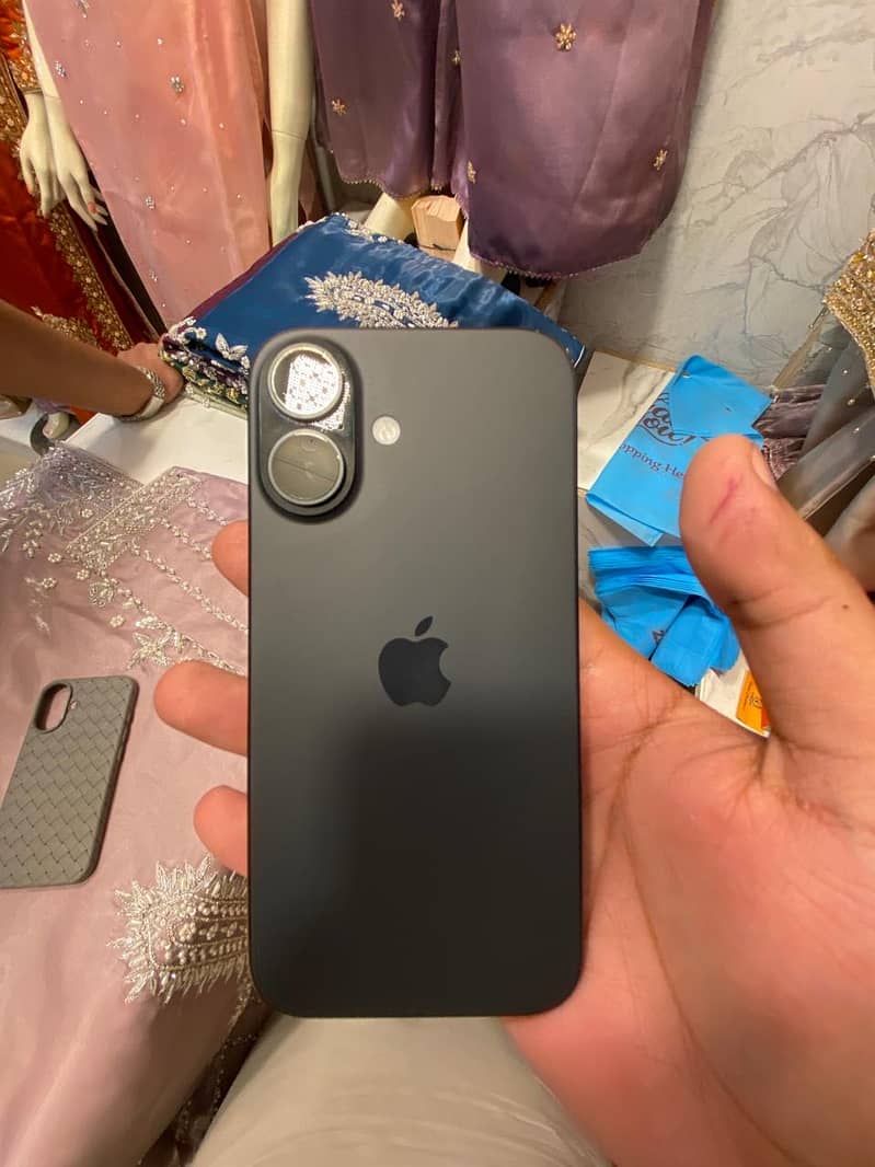Apple iPhone 16 2