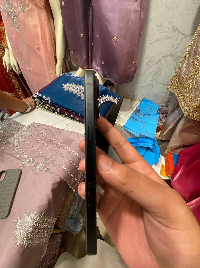 Apple iPhone 16 5