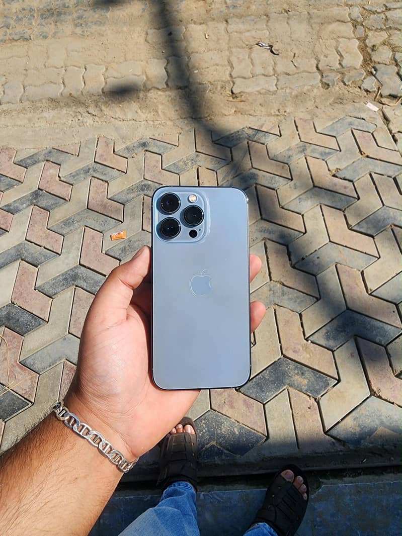 Apple iPhone 13 Pro 2