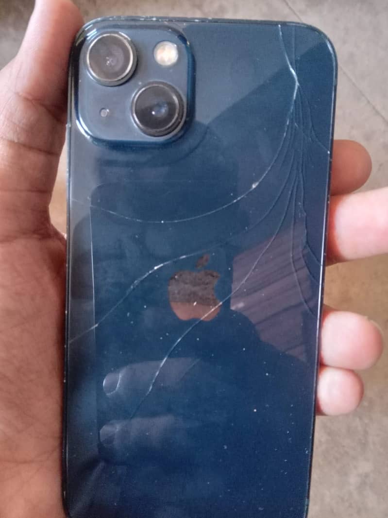 Apple iPhone 13 4