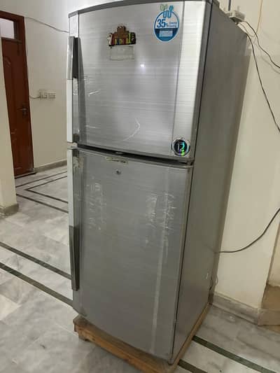 dawlance medium size fridge