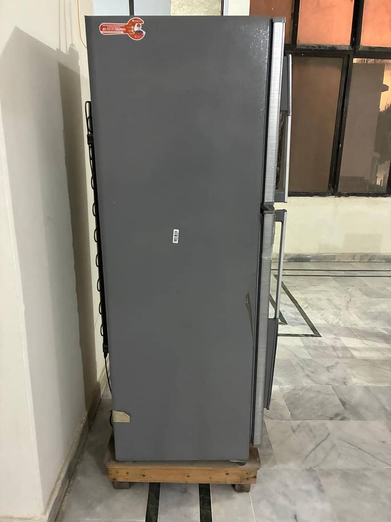 dawlance medium size fridge 1