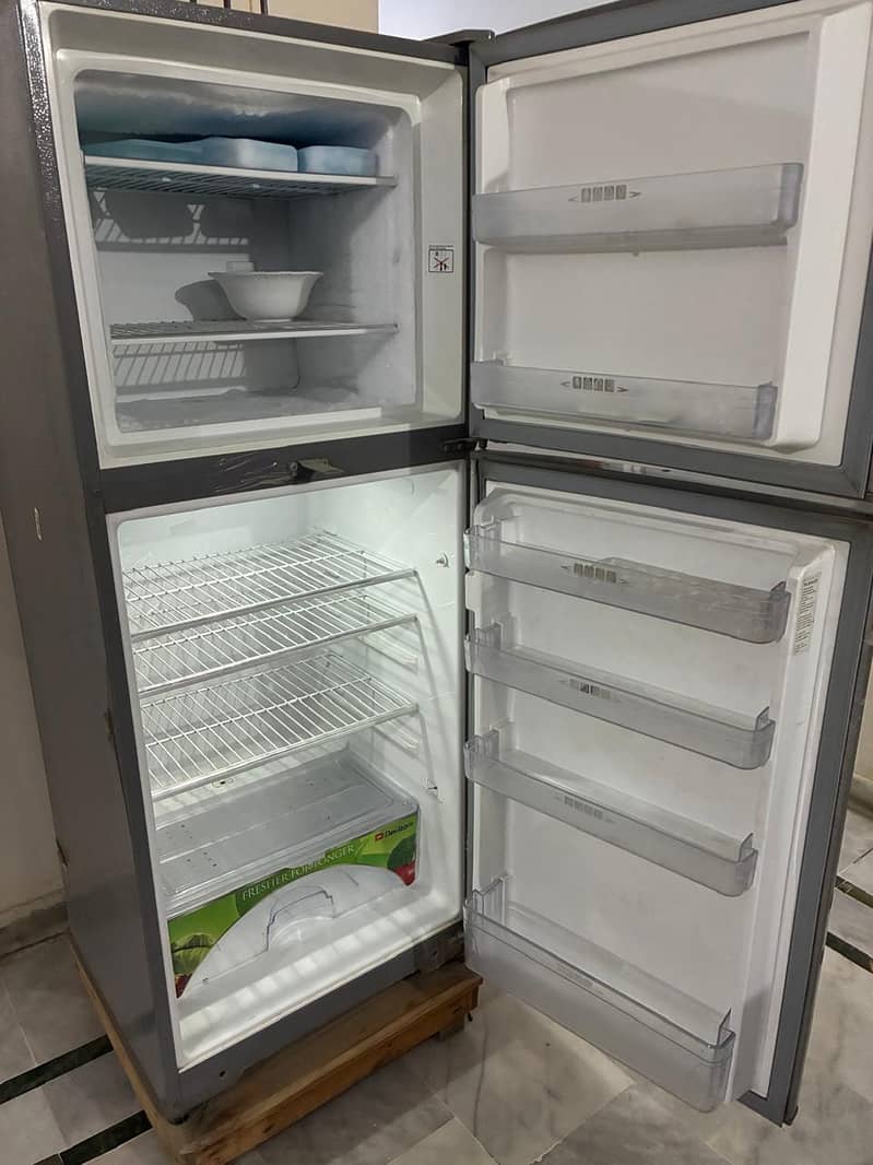 dawlance medium size fridge 5