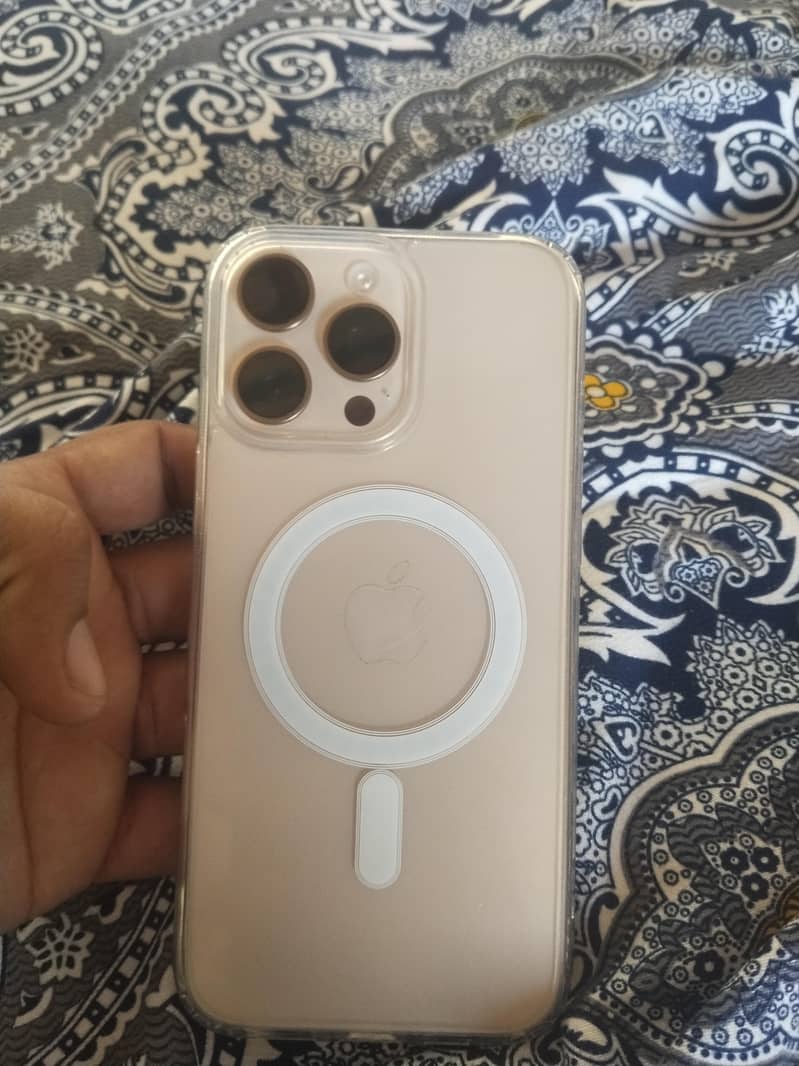 Apple iPhone 16 Pro Max 3