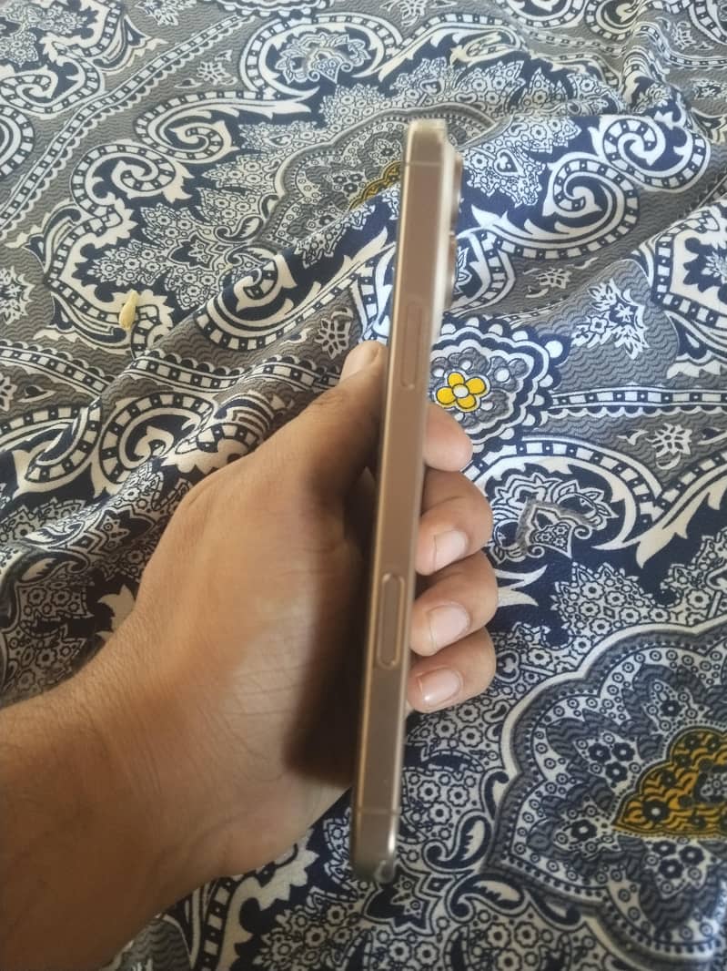Apple iPhone 16 Pro Max 5