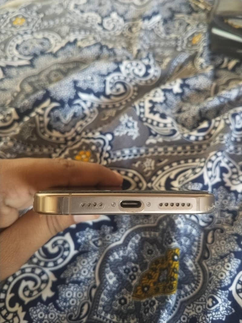 Apple iPhone 16 Pro Max 6