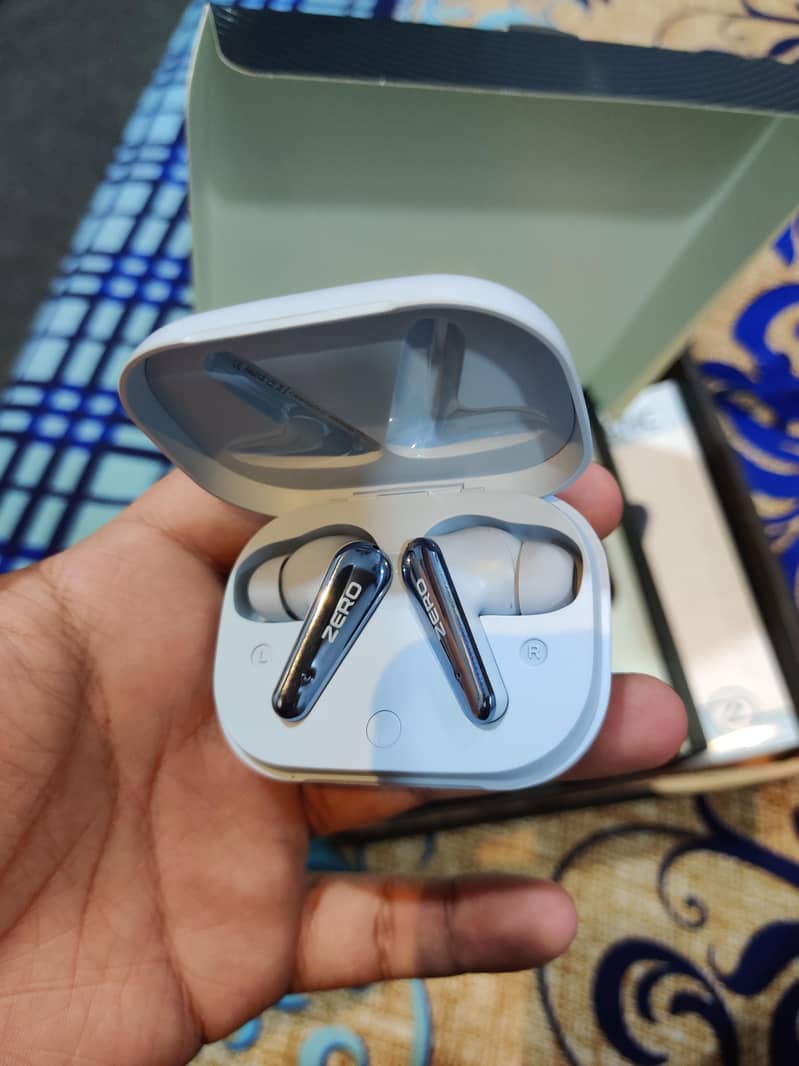 Zero Gravity pro Earbuds 1