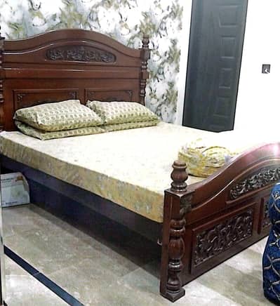 king size bed and side tables