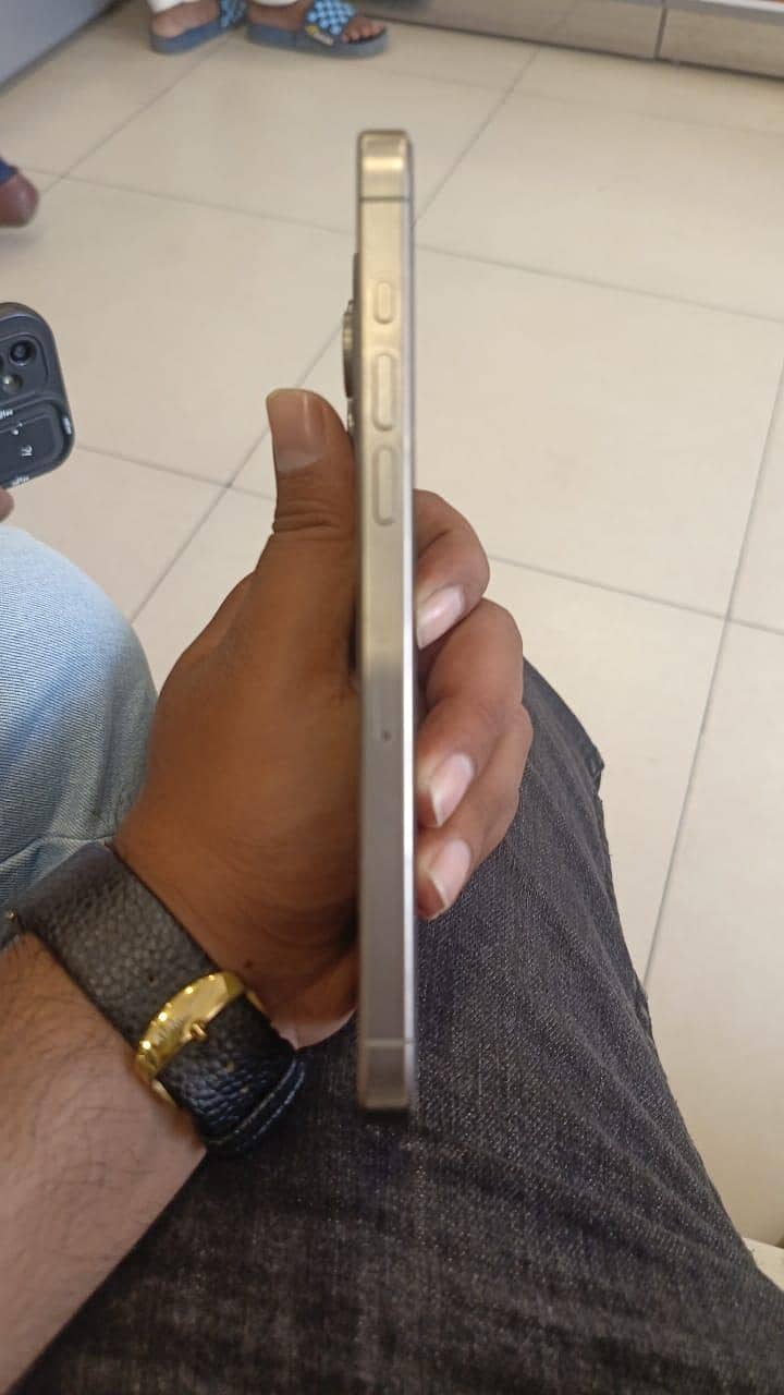 Apple iPhone 15 Pro Max 5