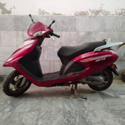 United 100cc Fuel-Efficient Scooter for Sale – 2024 Model