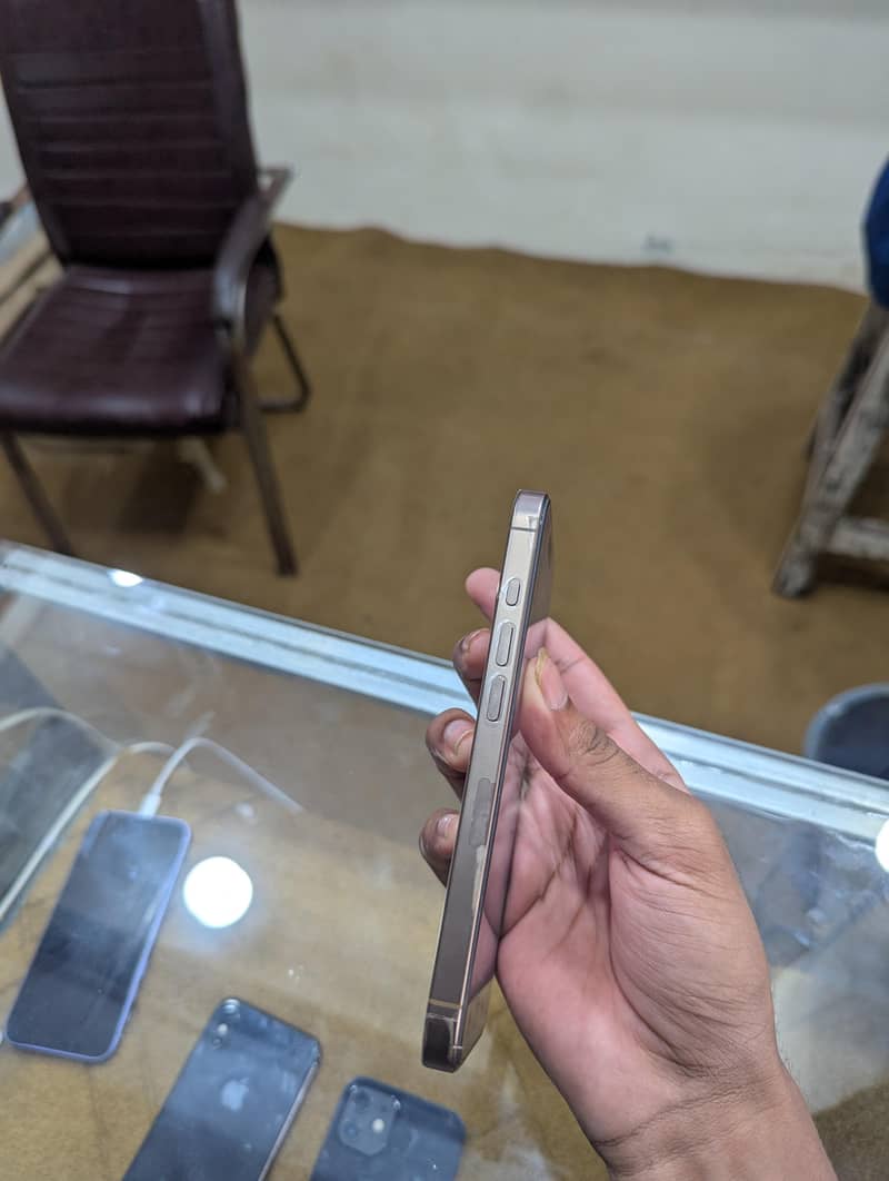 Apple iPhone 16 Pro 1