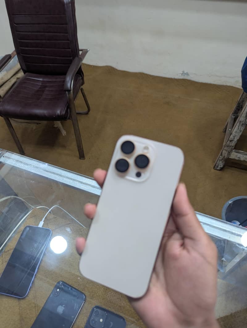 Apple iPhone 16 Pro 2
