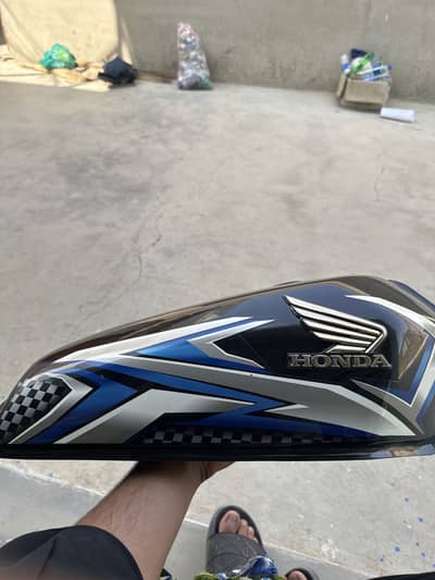 Genuine CG 125 2k25  model (black colour)Tank set for sell