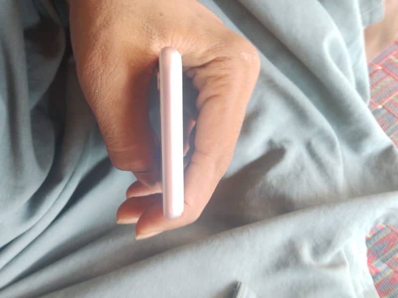 Apple iPhone 6S 4