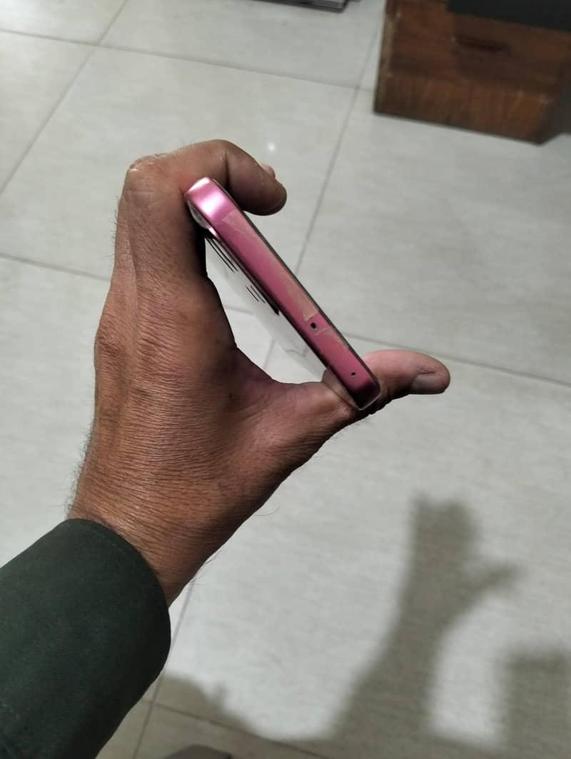Oppo A6 Pro 4