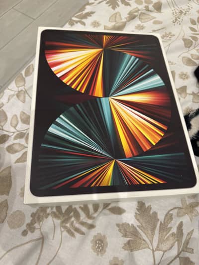 iPad Pro 12.9 M1 5th Gen 256GB - 9/10 Condition with Box