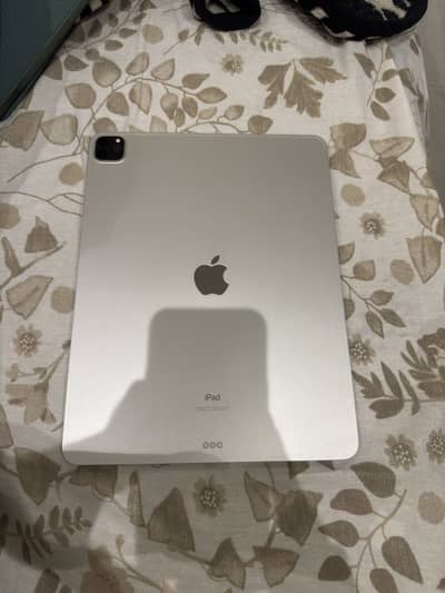 iPad Pro 12.9 M1 5th Gen 256GB - 9/10 Condition with Box