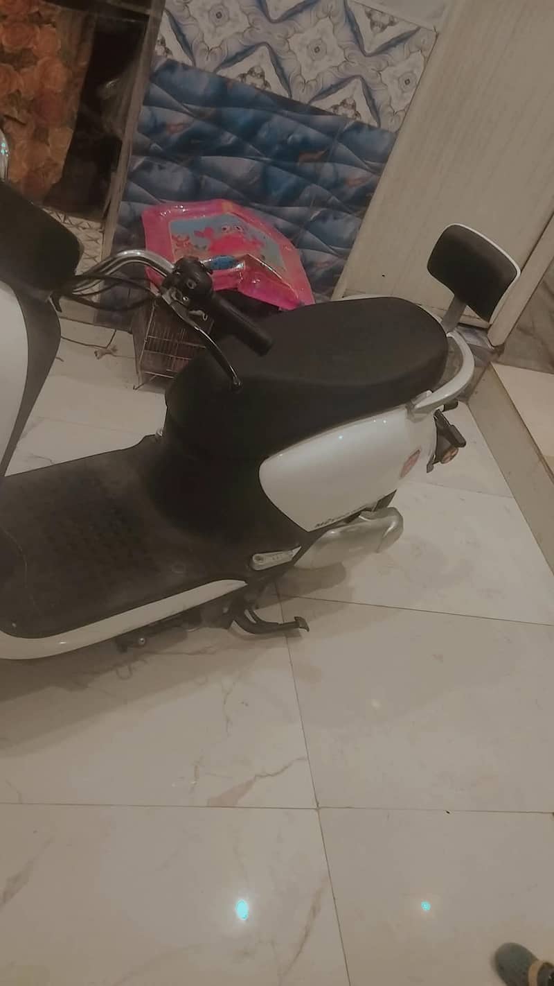 electric scooty 2