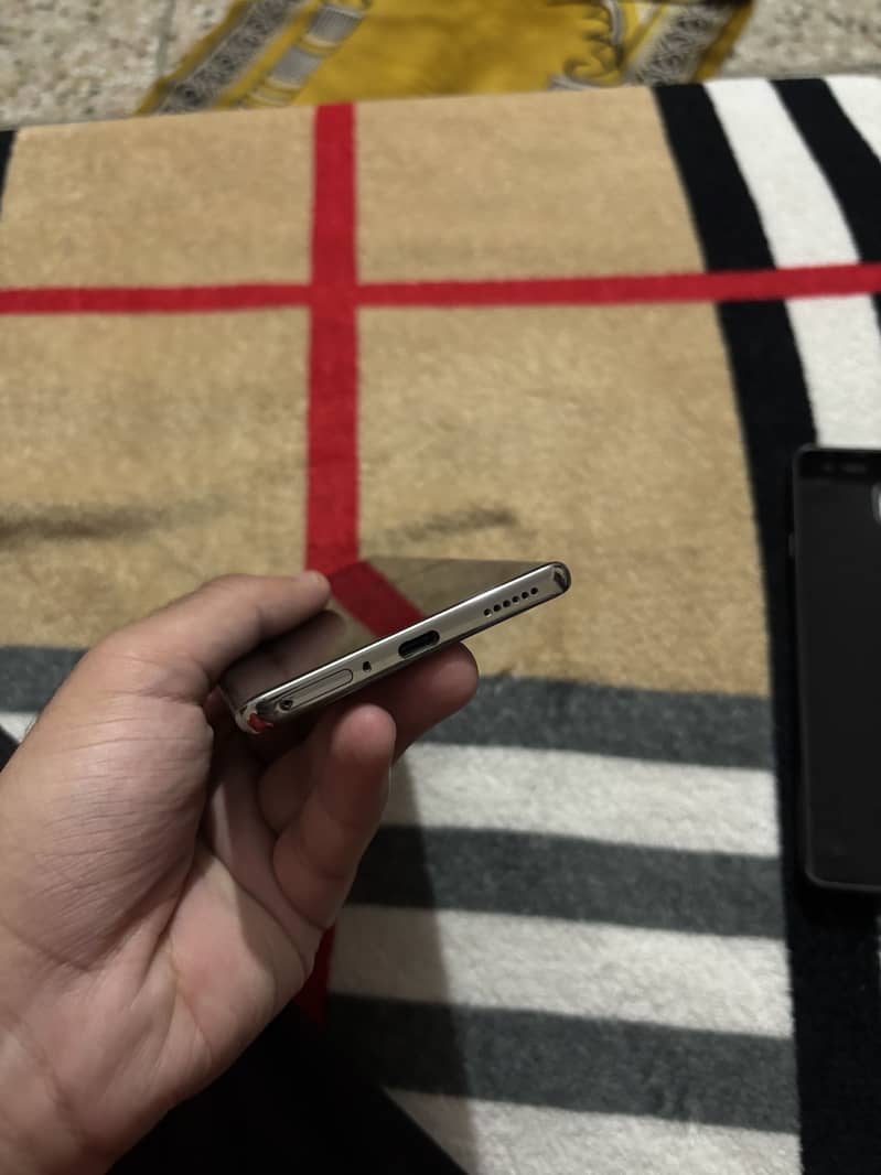 Tecno CAMON 40 Pro 4