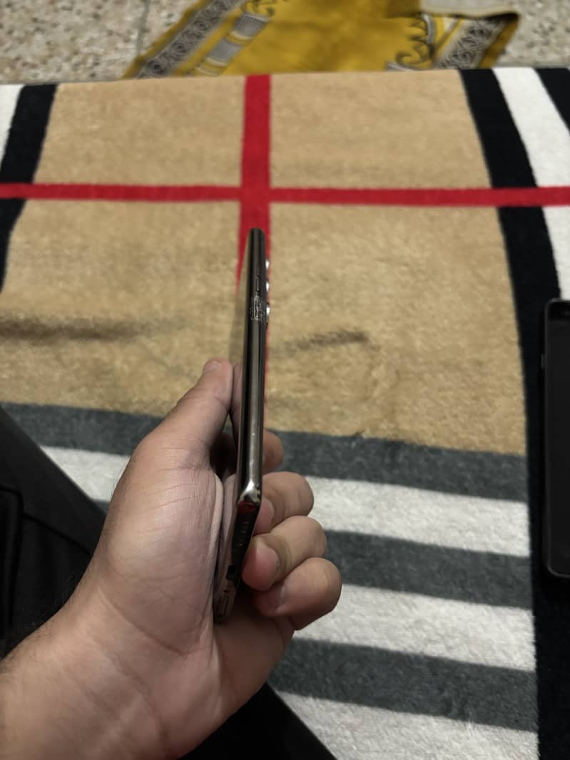 Tecno CAMON 40 Pro 7