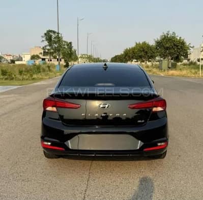 Hyundai Elantra 2021