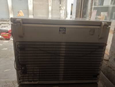 Dawlance deep freezer