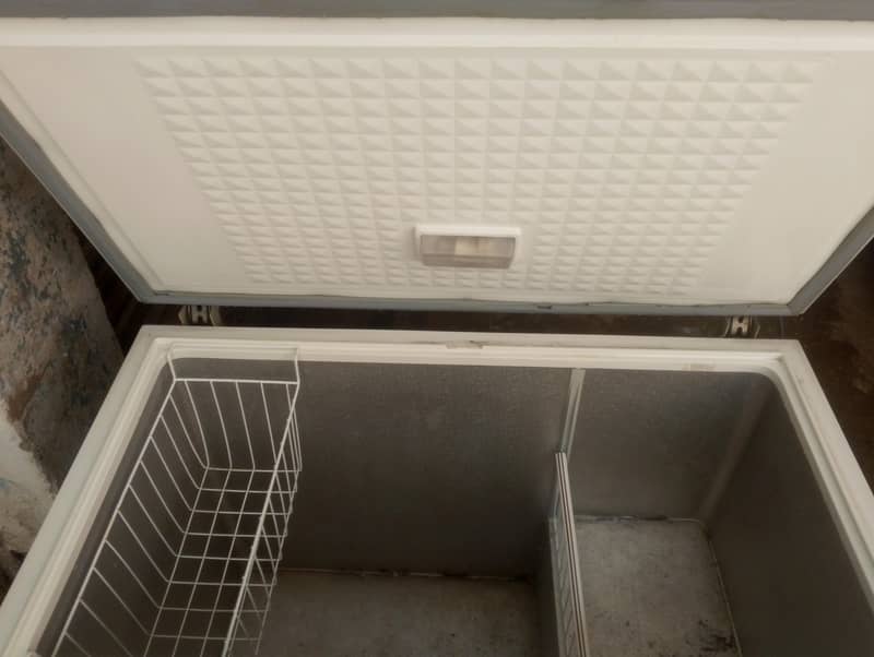 Dawlance deep freezer 4