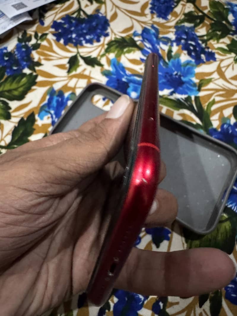 Apple iPhone XR 4