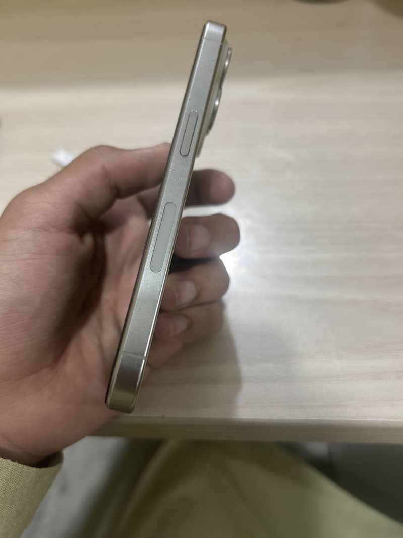 Apple iPhone 15 Pro 2