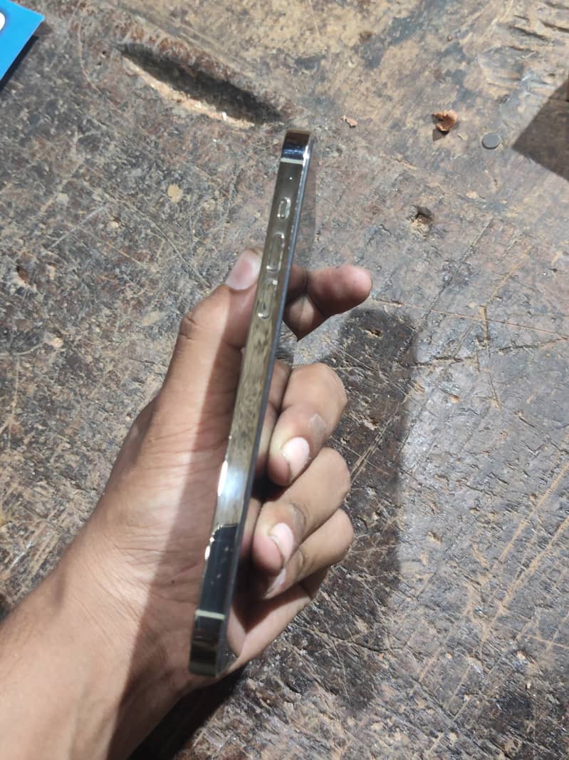 Apple iPhone 14 Pro Max 0