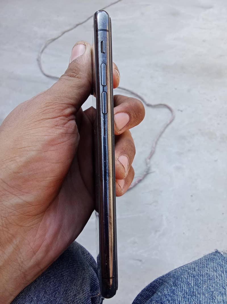 Apple iPhone X 3