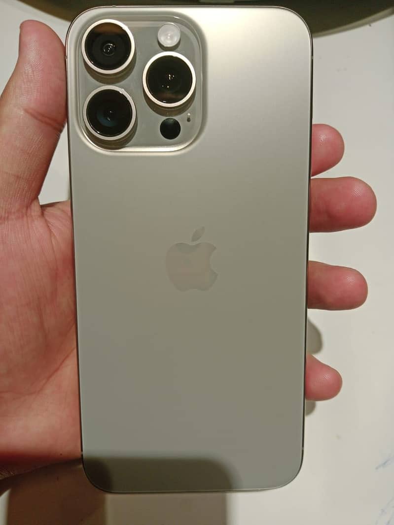 Apple iPhone 15 Pro Max 0