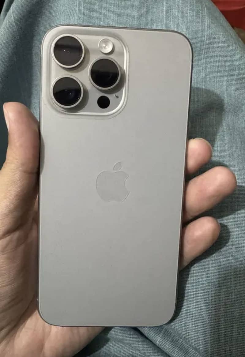 Apple iPhone 15 Pro Max 2