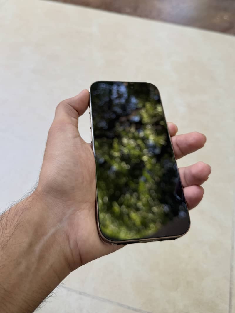 Apple iPhone 16 Pro 2