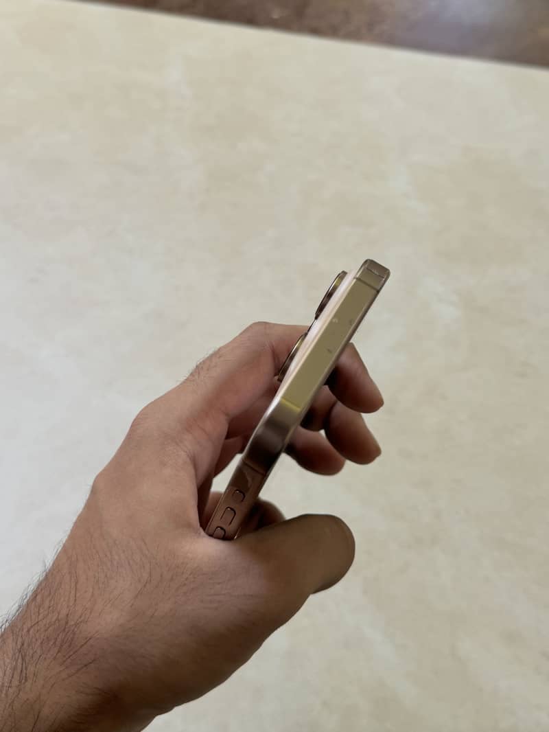 Apple iPhone 16 Pro 6