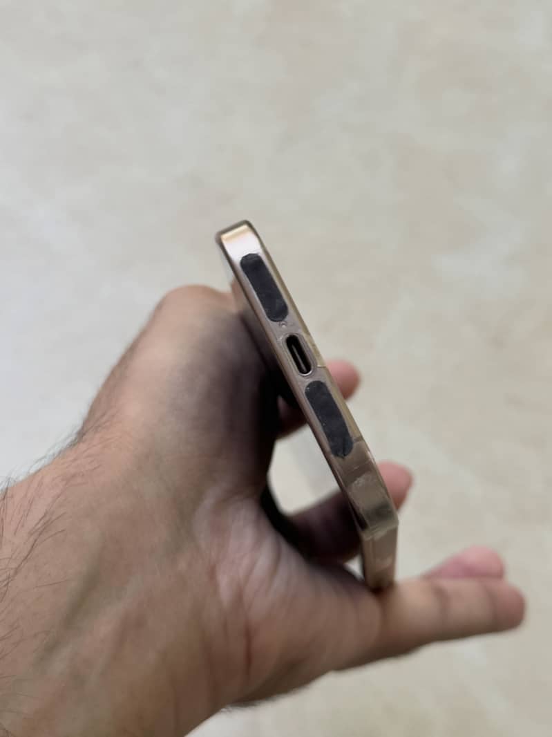 Apple iPhone 16 Pro 7