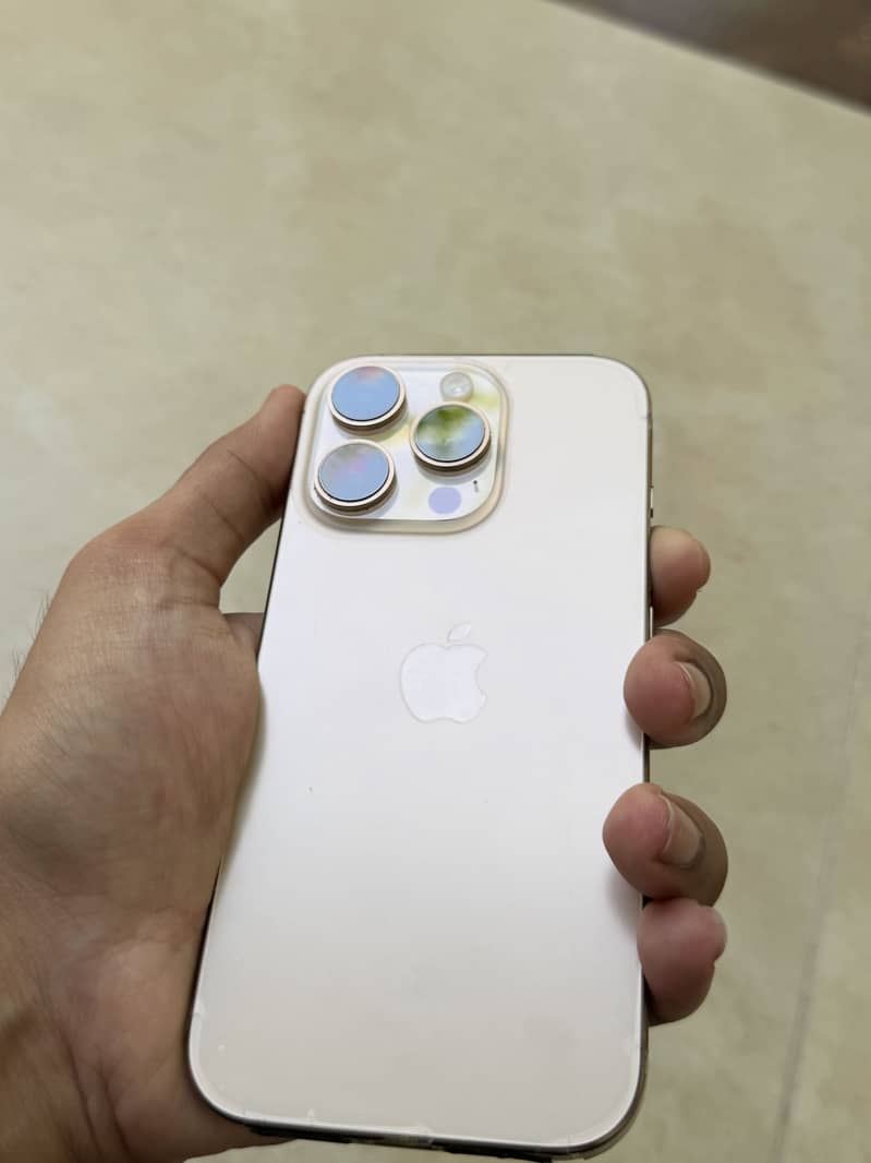 Apple iPhone 16 Pro 8