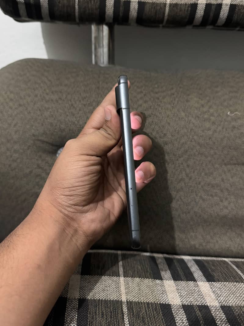 Google Pixel 8 4