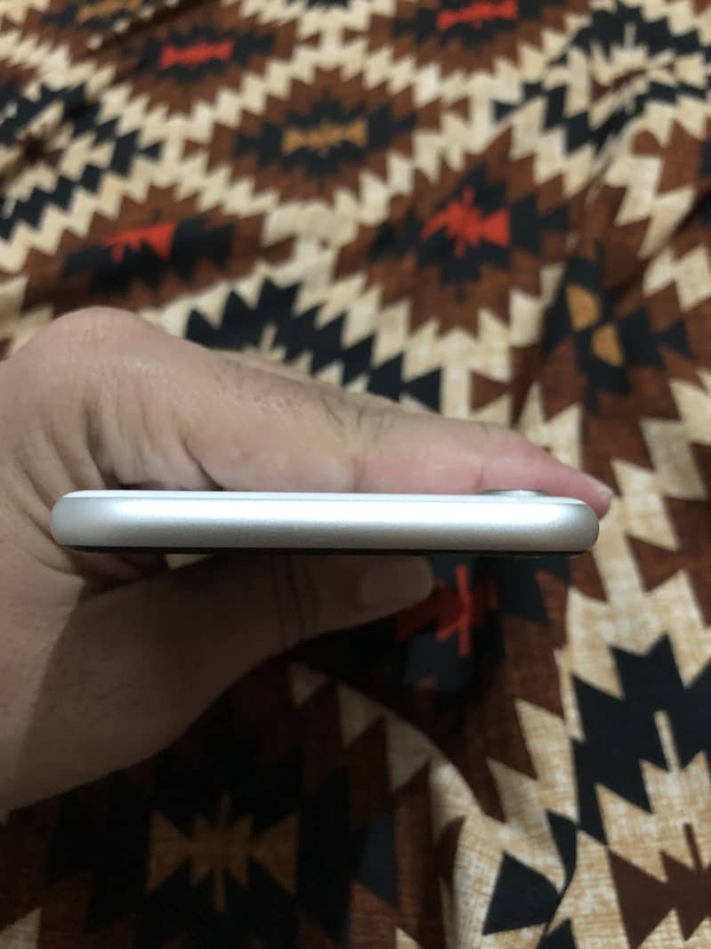 Apple iPhone SE 4