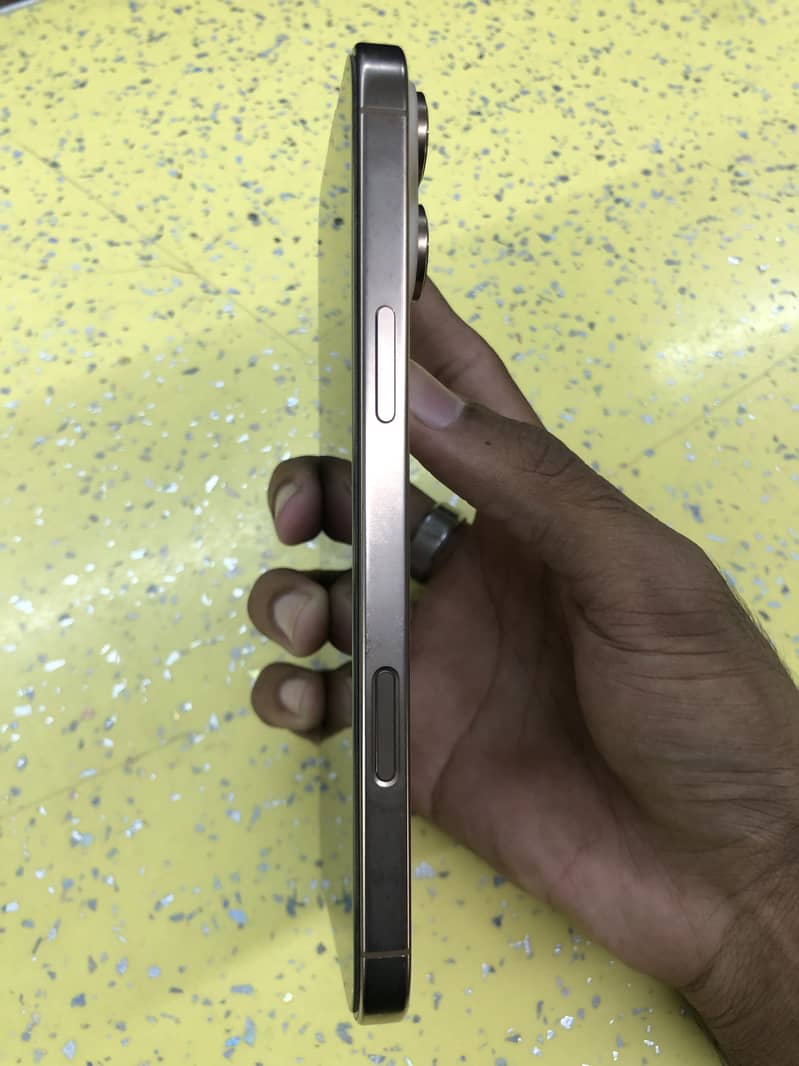 Apple iPhone 16 Pro Max jv 5