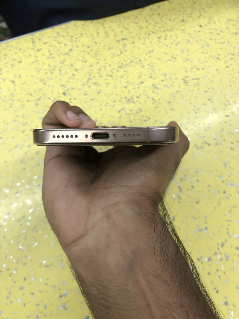 Apple iPhone 16 Pro Max jv 7
