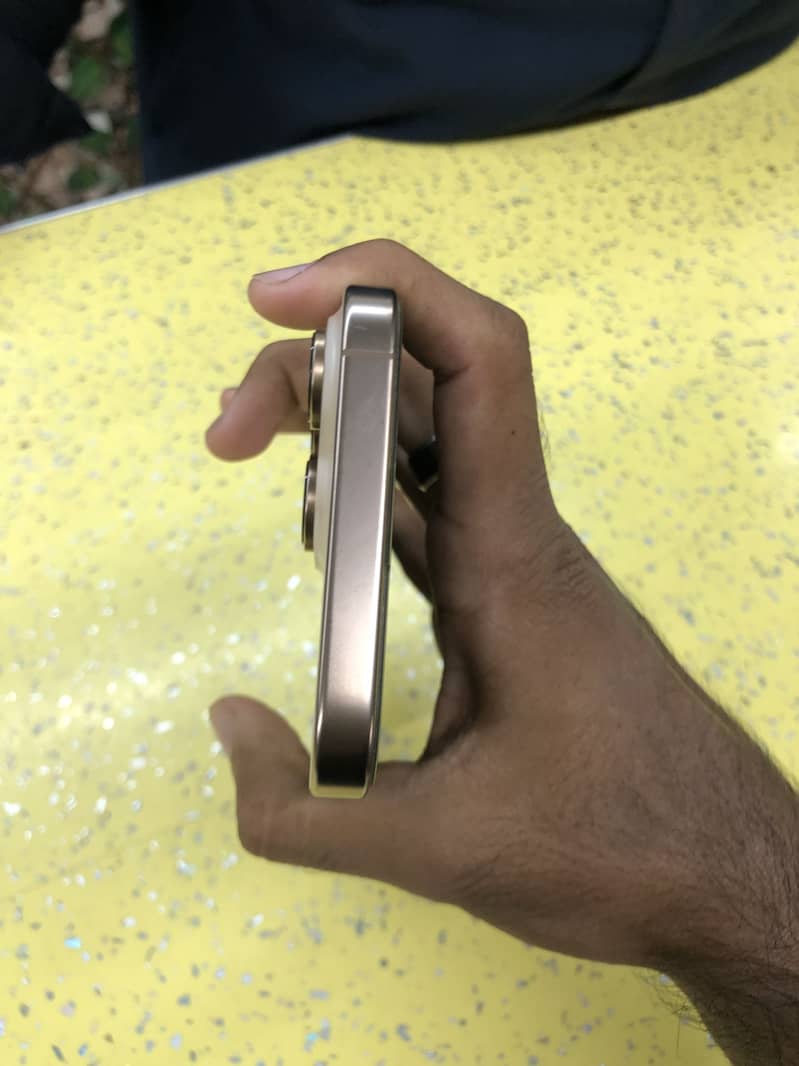 Apple iPhone 16 Pro Max jv 8