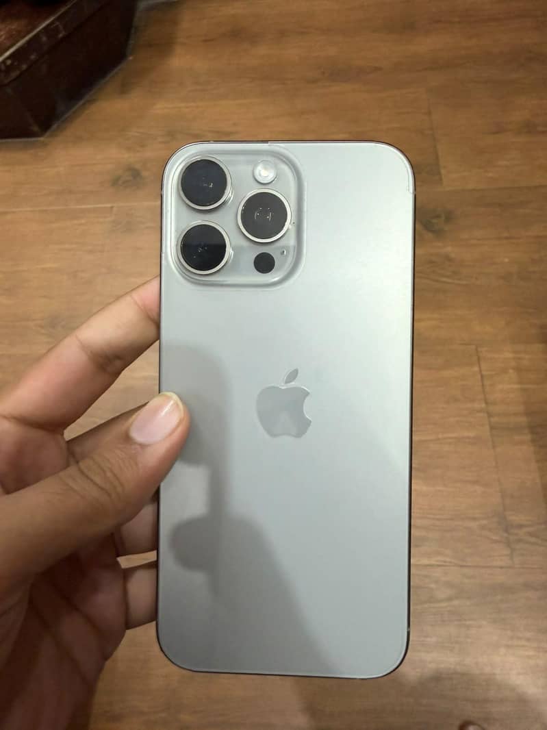Apple iPhone 16 Pro Max 0