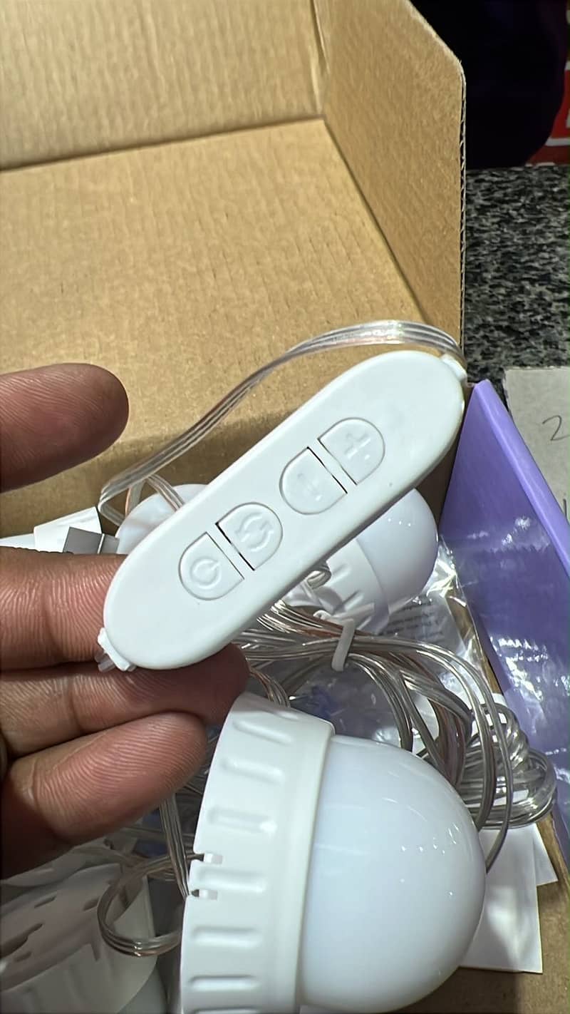 Mirror side bulb available 1