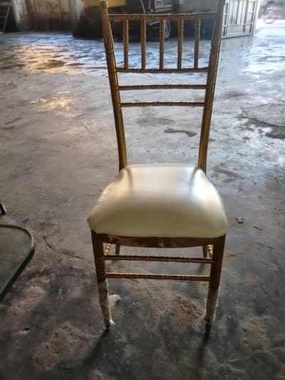 chairs Quantity:200