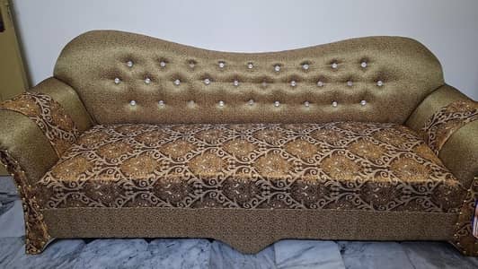 New sofa set available for sale
