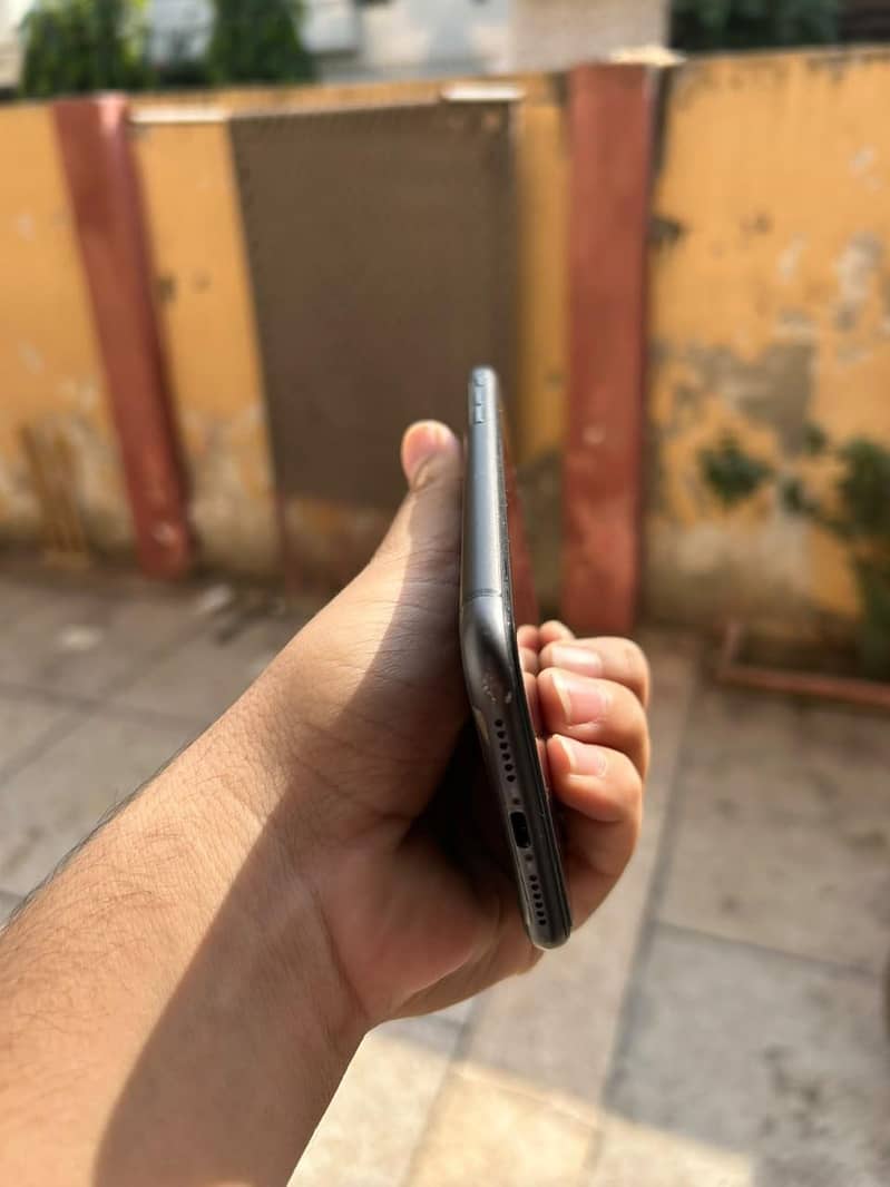 Apple iPhone 11 3