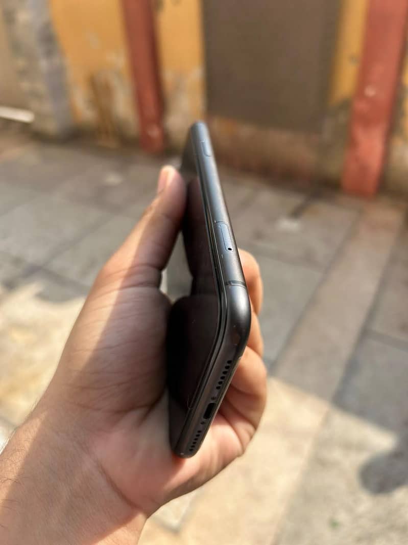 Apple iPhone 11 7