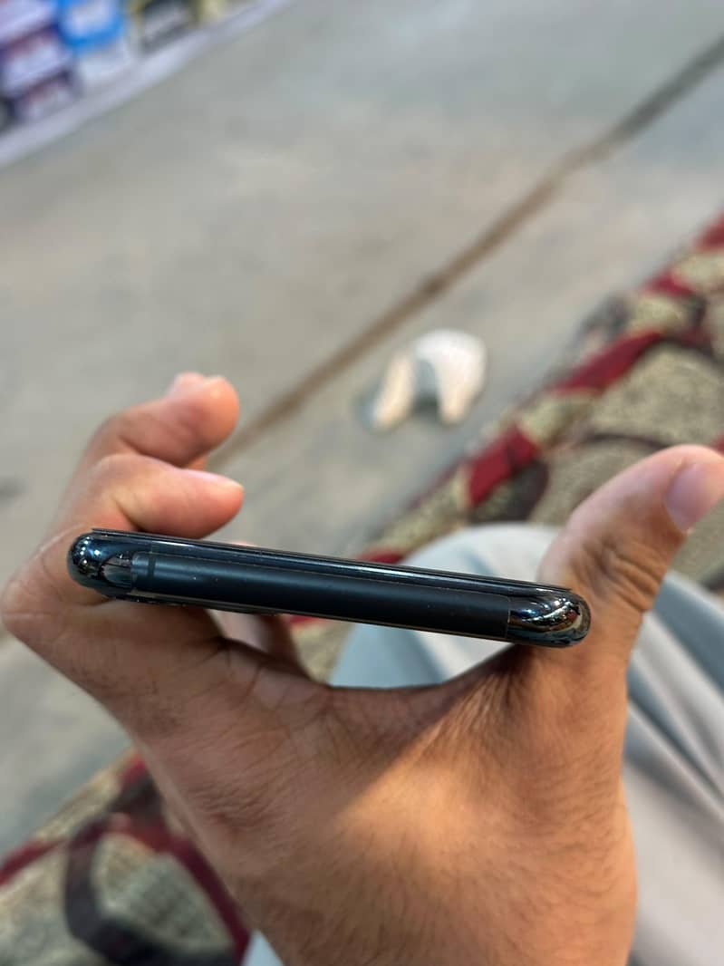 Apple iPhone 11 Pro Max 5